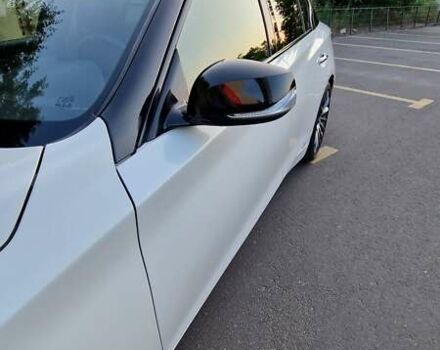 Белый Инфинити Q50, объемом двигателя 3 л и пробегом 71 тыс. км за 19700 $, фото 5 на Automoto.ua