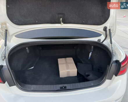 Белый Инфинити Q50, объемом двигателя 3 л и пробегом 79 тыс. км за 15500 $, фото 26 на Automoto.ua