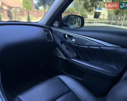 Белый Инфинити Q50, объемом двигателя 3 л и пробегом 136 тыс. км за 16000 $, фото 9 на Automoto.ua