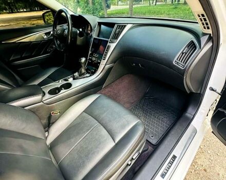 Білий Інфініті Q50, об'ємом двигуна 2 л та пробігом 116 тис. км за 16999 $, фото 7 на Automoto.ua