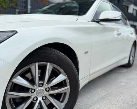 Белый Инфинити Q50, объемом двигателя 3 л и пробегом 123 тыс. км за 15900 $, фото 4 на Automoto.ua