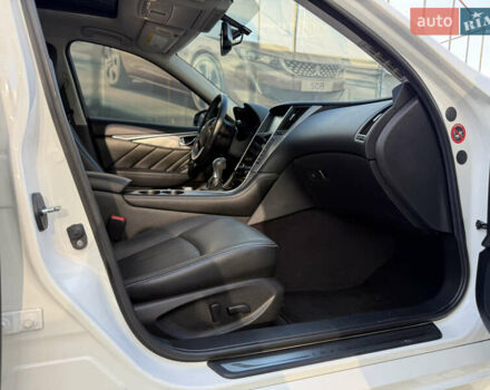 Белый Инфинити Q50, объемом двигателя 2.14 л и пробегом 63 тыс. км за 18200 $, фото 13 на Automoto.ua