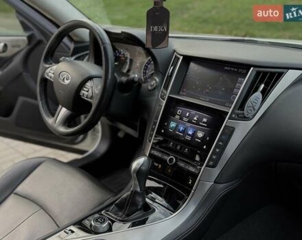 Белый Инфинити Q50, объемом двигателя 1.99 л и пробегом 119 тыс. км за 13333 $, фото 31 на Automoto.ua