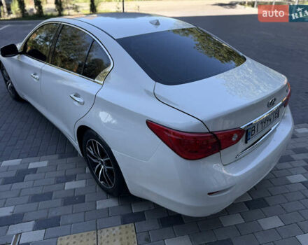 Белый Инфинити Q50, объемом двигателя 3 л и пробегом 136 тыс. км за 16000 $, фото 8 на Automoto.ua