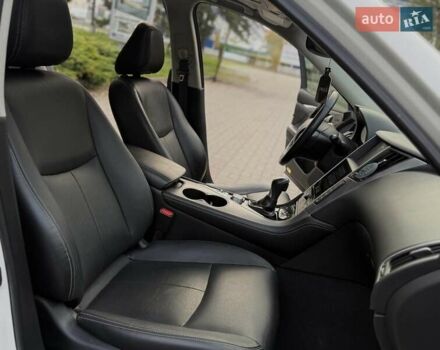 Белый Инфинити Q50, объемом двигателя 1.99 л и пробегом 119 тыс. км за 13333 $, фото 30 на Automoto.ua