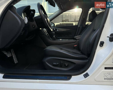 Белый Инфинити Q50, объемом двигателя 2.14 л и пробегом 63 тыс. км за 18200 $, фото 10 на Automoto.ua