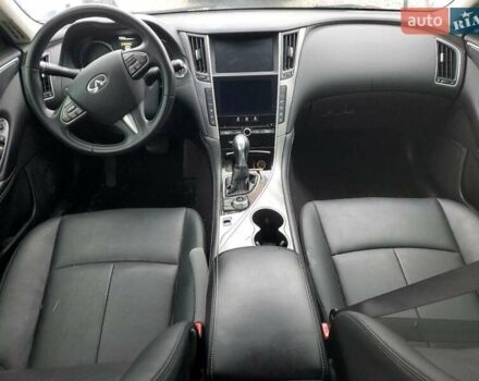 Белый Инфинити Q50, объемом двигателя 2 л и пробегом 148 тыс. км за 2200 $, фото 7 на Automoto.ua