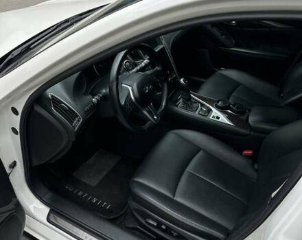 Белый Инфинити Q50, объемом двигателя 3 л и пробегом 145 тыс. км за 18500 $, фото 90 на Automoto.ua