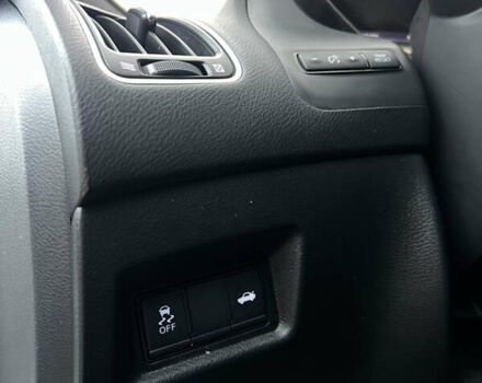 Белый Инфинити Q50, объемом двигателя 3 л и пробегом 144 тыс. км за 15900 $, фото 19 на Automoto.ua