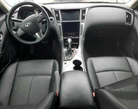 Белый Инфинити Q50, объемом двигателя 2 л и пробегом 148 тыс. км за 2200 $, фото 7 на Automoto.ua