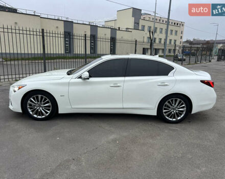 Белый Инфинити Q50, объемом двигателя 3 л и пробегом 144 тыс. км за 15900 $, фото 2 на Automoto.ua