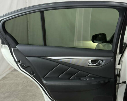 Белый Инфинити Q50, объемом двигателя 3 л и пробегом 146 тыс. км за 17200 $, фото 22 на Automoto.ua