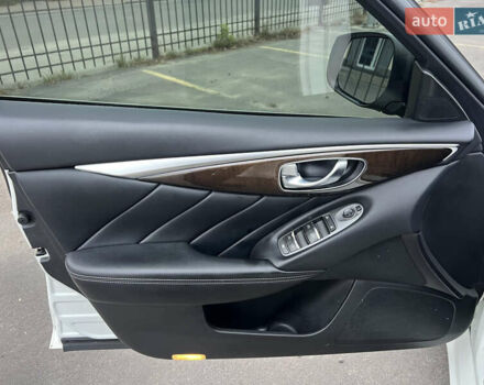 Белый Инфинити Q50, объемом двигателя 3 л и пробегом 144 тыс. км за 14500 $, фото 15 на Automoto.ua