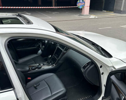 Белый Инфинити Q50, объемом двигателя 3 л и пробегом 145 тыс. км за 18500 $, фото 85 на Automoto.ua