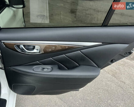 Белый Инфинити Q50, объемом двигателя 3 л и пробегом 144 тыс. км за 15900 $, фото 33 на Automoto.ua