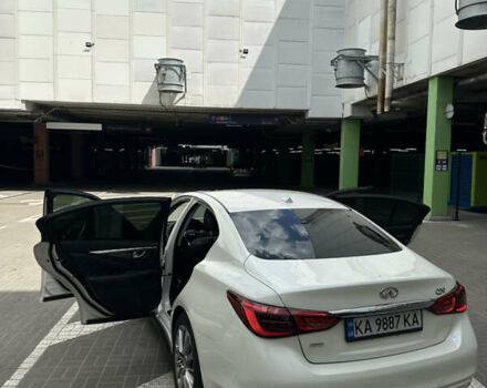 Белый Инфинити Q50, объемом двигателя 3 л и пробегом 145 тыс. км за 18500 $, фото 6 на Automoto.ua