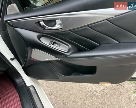 Белый Инфинити Q50, объемом двигателя 1.99 л и пробегом 97 тыс. км за 15500 $, фото 13 на Automoto.ua