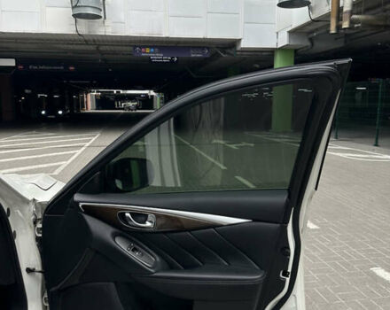 Белый Инфинити Q50, объемом двигателя 3 л и пробегом 145 тыс. км за 18500 $, фото 86 на Automoto.ua