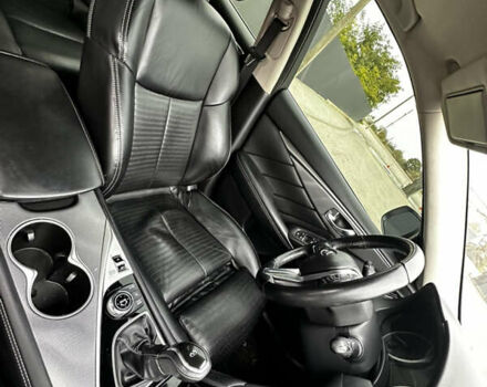 Білий Інфініті Q50, об'ємом двигуна 3 л та пробігом 152 тис. км за 15000 $, фото 32 на Automoto.ua