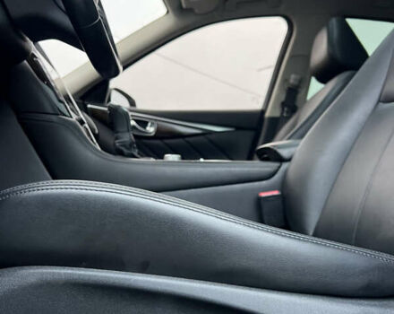 Белый Инфинити Q50, объемом двигателя 3 л и пробегом 144 тыс. км за 15900 $, фото 17 на Automoto.ua