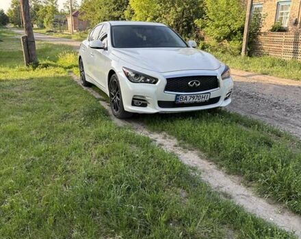 Белый Инфинити Q50, объемом двигателя 1.99 л и пробегом 97 тыс. км за 15500 $, фото 2 на Automoto.ua