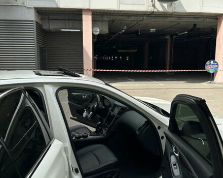 Белый Инфинити Q50, объемом двигателя 3 л и пробегом 145 тыс. км за 18500 $, фото 49 на Automoto.ua