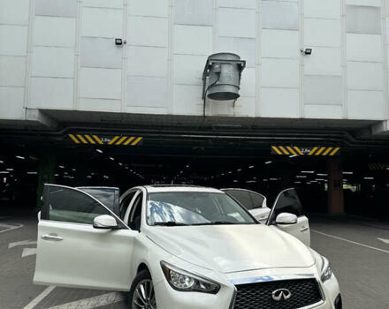 Белый Инфинити Q50, объемом двигателя 3 л и пробегом 145 тыс. км за 18500 $, фото 3 на Automoto.ua