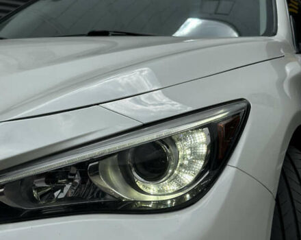 Белый Инфинити Q50, объемом двигателя 3 л и пробегом 145 тыс. км за 18500 $, фото 10 на Automoto.ua