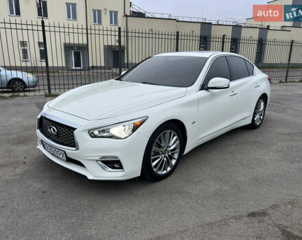 Белый Инфинити Q50, объемом двигателя 3 л и пробегом 144 тыс. км за 15900 $, фото 1 на Automoto.ua