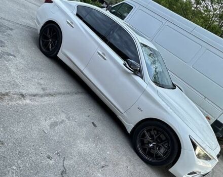 Белый Инфинити Q50, объемом двигателя 3 л и пробегом 195 тыс. км за 20000 $, фото 2 на Automoto.ua