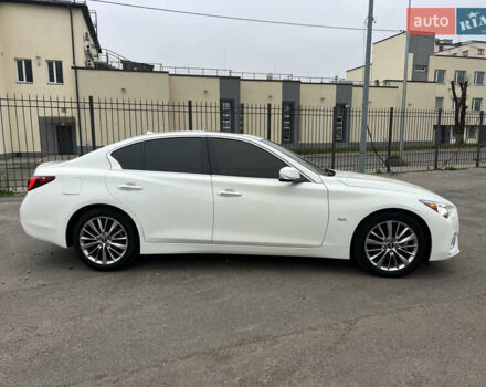 Белый Инфинити Q50, объемом двигателя 3 л и пробегом 144 тыс. км за 15900 $, фото 3 на Automoto.ua