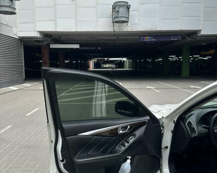 Белый Инфинити Q50, объемом двигателя 3 л и пробегом 145 тыс. км за 18500 $, фото 88 на Automoto.ua