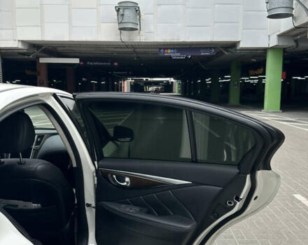 Белый Инфинити Q50, объемом двигателя 3 л и пробегом 145 тыс. км за 18500 $, фото 87 на Automoto.ua