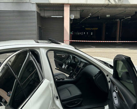 Белый Инфинити Q50, объемом двигателя 3 л и пробегом 145 тыс. км за 18500 $, фото 48 на Automoto.ua