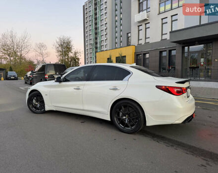 Белый Инфинити Q50, объемом двигателя 3 л и пробегом 190 тыс. км за 21000 $, фото 3 на Automoto.ua