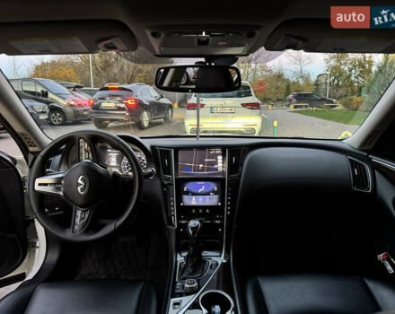 Белый Инфинити Q50, объемом двигателя 3 л и пробегом 190 тыс. км за 21000 $, фото 7 на Automoto.ua