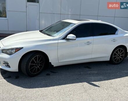 Белый Инфинити Q50, объемом двигателя 1.99 л и пробегом 97 тыс. км за 15500 $, фото 6 на Automoto.ua