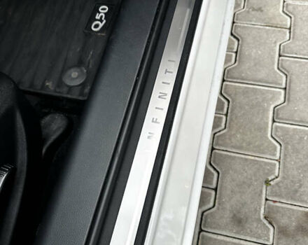 Білий Інфініті Q50, об'ємом двигуна 3 л та пробігом 152 тис. км за 15000 $, фото 29 на Automoto.ua