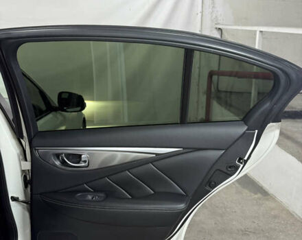 Белый Инфинити Q50, объемом двигателя 3 л и пробегом 146 тыс. км за 17200 $, фото 20 на Automoto.ua