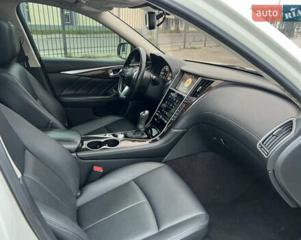 Белый Инфинити Q50, объемом двигателя 3 л и пробегом 144 тыс. км за 15900 $, фото 21 на Automoto.ua