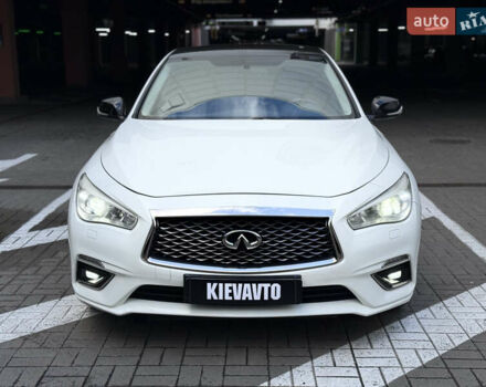 Белый Инфинити Q50, объемом двигателя 2 л и пробегом 117 тыс. км за 18000 $, фото 5 на Automoto.ua