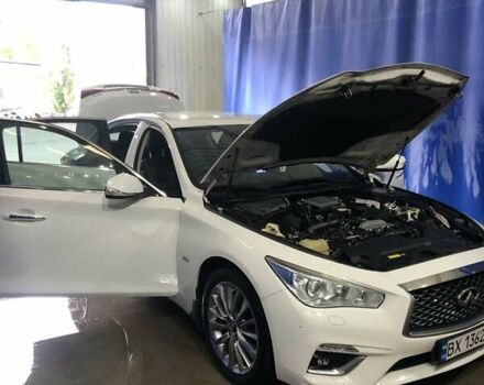 Белый Инфинити Q50, объемом двигателя 1.99 л и пробегом 138 тыс. км за 18500 $, фото 2 на Automoto.ua