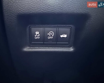 Белый Инфинити Q50, объемом двигателя 2 л и пробегом 117 тыс. км за 18000 $, фото 23 на Automoto.ua