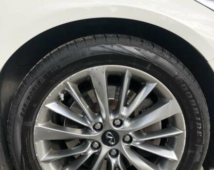 Белый Инфинити Q50, объемом двигателя 1.99 л и пробегом 138 тыс. км за 18500 $, фото 3 на Automoto.ua