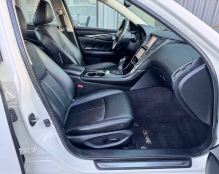 Белый Инфинити Q50, объемом двигателя 2 л и пробегом 38 тыс. км за 12900 $, фото 9 на Automoto.ua