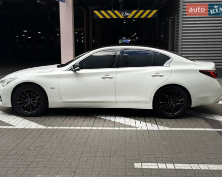 Белый Инфинити Q50, объемом двигателя 2 л и пробегом 117 тыс. км за 18000 $, фото 6 на Automoto.ua