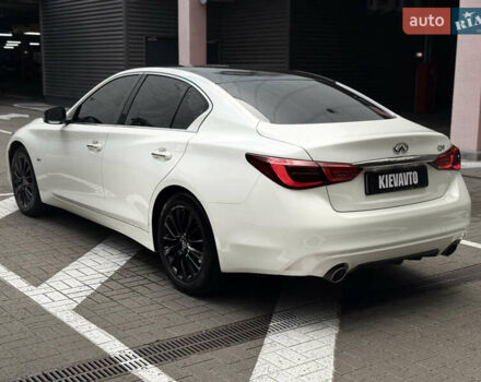 Белый Инфинити Q50, объемом двигателя 2 л и пробегом 117 тыс. км за 18000 $, фото 2 на Automoto.ua