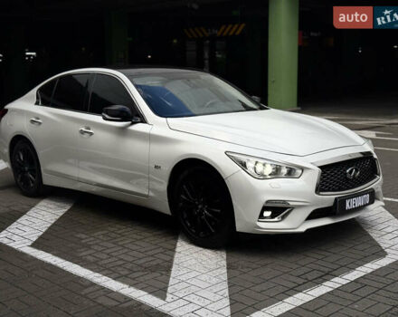 Белый Инфинити Q50, объемом двигателя 2 л и пробегом 117 тыс. км за 18000 $, фото 1 на Automoto.ua