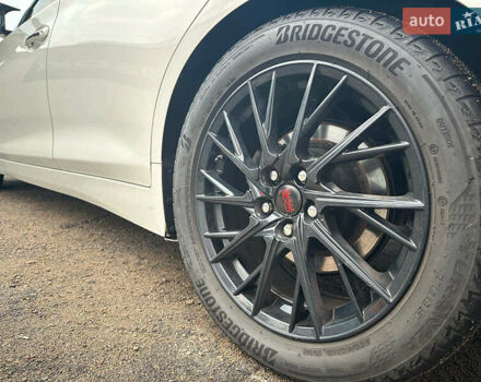 Белый Инфинити Q50, объемом двигателя 3 л и пробегом 143 тыс. км за 14200 $, фото 14 на Automoto.ua