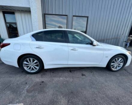 Белый Инфинити Q50, объемом двигателя 2 л и пробегом 38 тыс. км за 12900 $, фото 3 на Automoto.ua